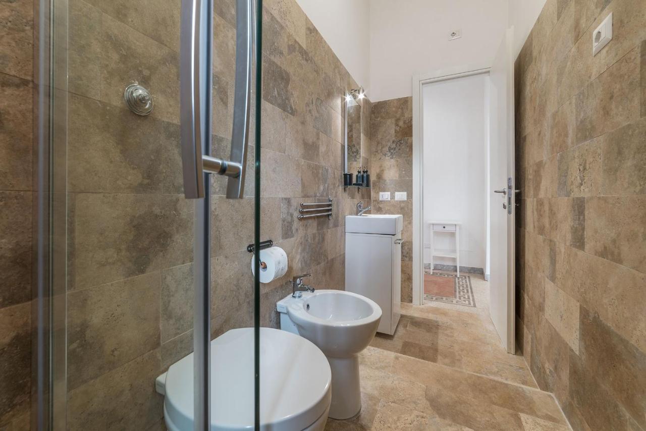 Colosseo & Colle Oppio Cozy Apartment ローマ エクステリア 写真