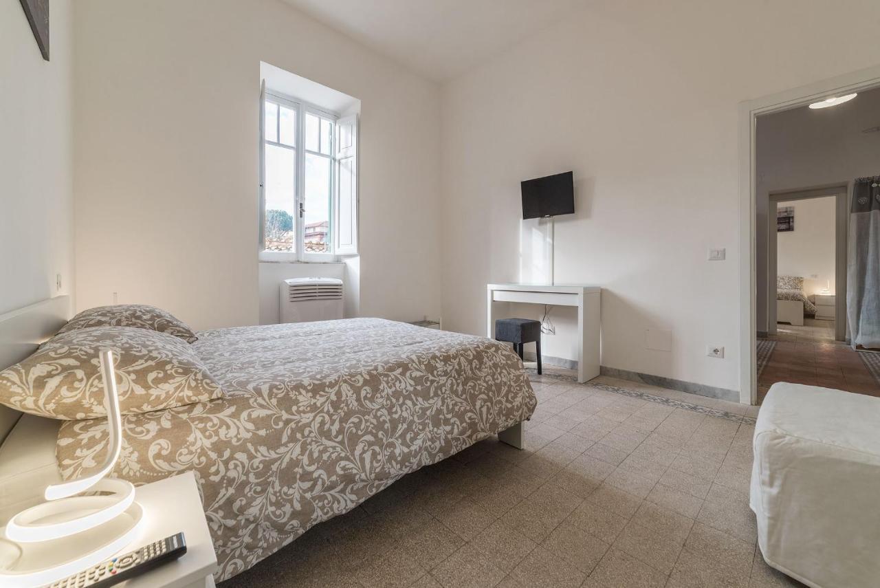 Colosseo & Colle Oppio Cozy Apartment ローマ エクステリア 写真