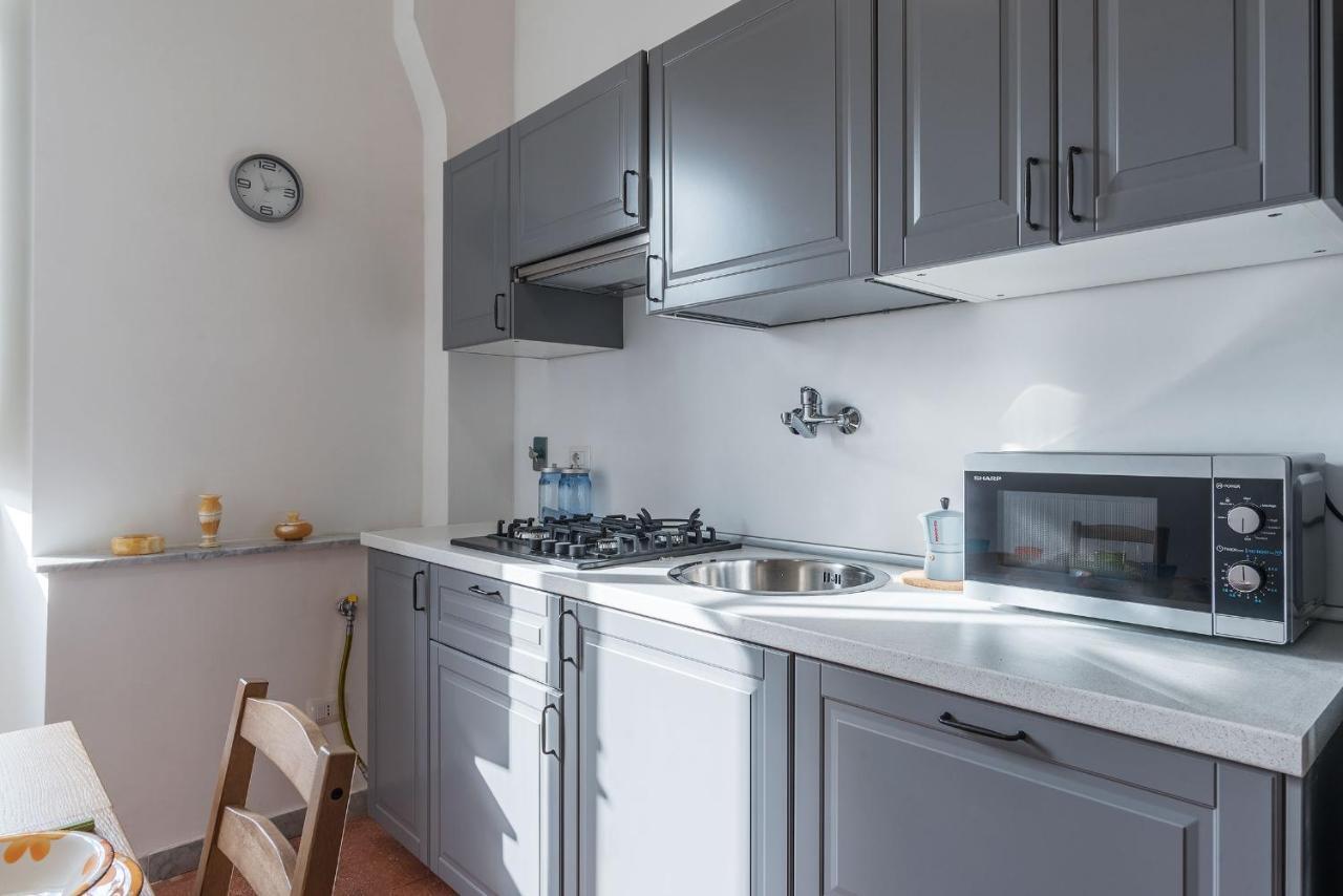 Colosseo & Colle Oppio Cozy Apartment ローマ エクステリア 写真