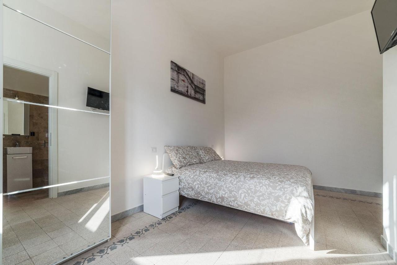 Colosseo & Colle Oppio Cozy Apartment ローマ エクステリア 写真