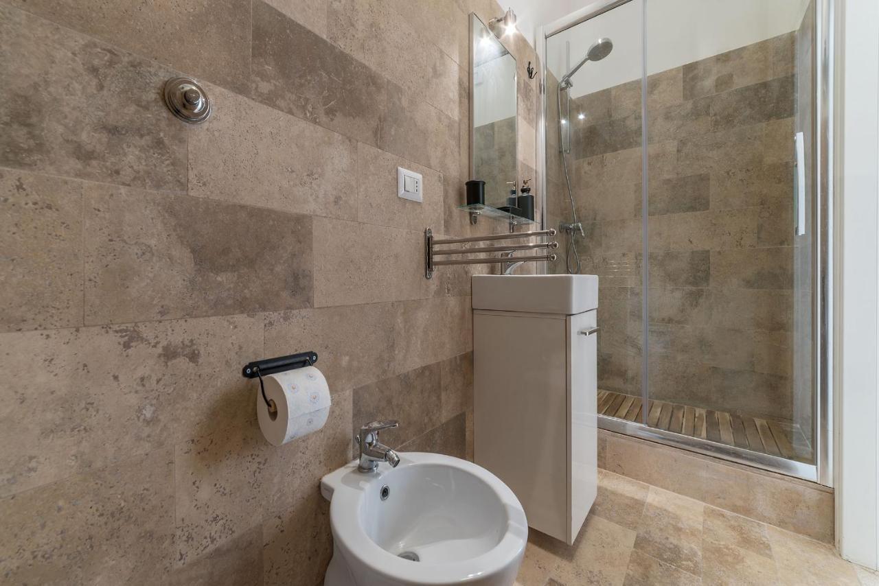 Colosseo & Colle Oppio Cozy Apartment ローマ エクステリア 写真
