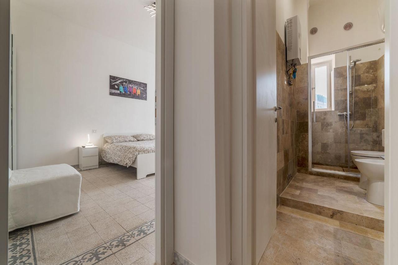 Colosseo & Colle Oppio Cozy Apartment ローマ エクステリア 写真
