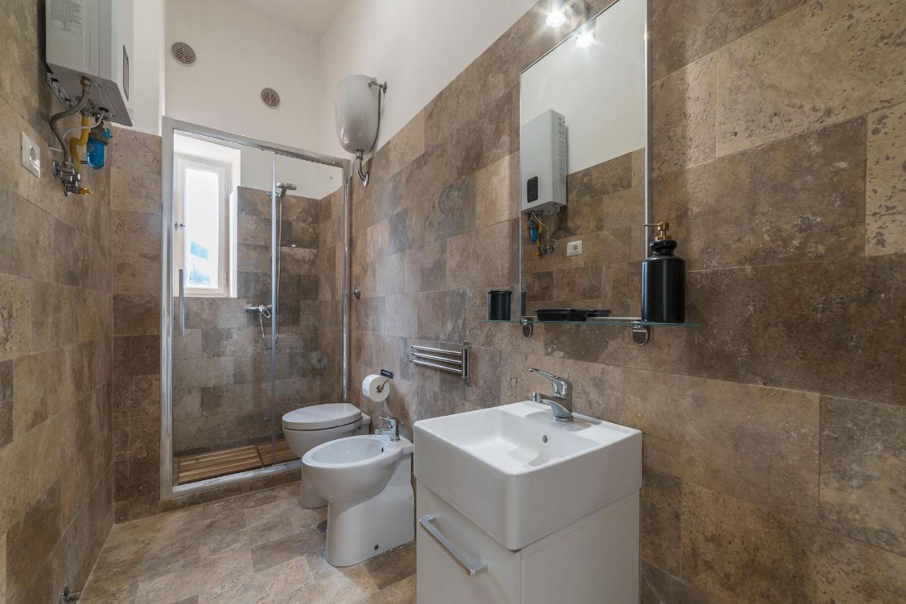 Colosseo & Colle Oppio Cozy Apartment ローマ エクステリア 写真